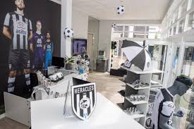 Profile of heracles almelo football club with latest results, fixtures and 2021 stats and top scorers. Tweede Fanshop Van Heracles Almelo Geopend Indebuurt Almelo