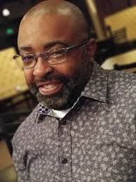 Husbands, when last did you receive those warm marinated hugs from wifey,  the kind that assures you she's gat your back, and not beneath the  sheets?😋🚶🚶