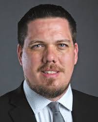 Les Hines's Instagram, Twitter & Facebook