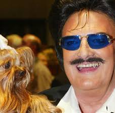 (l), driver for the munich fashion designer rudolph moshammer, at his boss's funeral. Toter Modeschopfer Moshammers Hymne Auf Daisy Soll Wiesn Hit Werden Welt