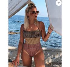 Profitant de ses vacances au soleil, kelly vedovelli a publié une ravissante photo, sur laquelle elle prend la pose en maillot de bain. Purepeople Com On Twitter Kelly Vedovelli Pose En Maillot La Chroniqueuse Victime De Grossophobie Https T Co 8bsfokhnwa