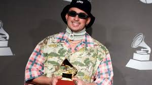 Yo se que al final ami no me olvida tan si quiera un poco al final. Bad Bunny And Aventura Drop New Single Volvi Entertainment Tonight