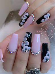 El ultimo color combinado con el amarillo, y que es uno de los mas usados, es el rosa. Unasdecoradas Acrylicnails Pinkandblack Unaslargas Blacknails Pinknails 3dnailart Unas Nailsnails Manicura De Unas Unas Rosadas Unas Acrilicias De Gel