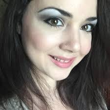 Larissa Jenkins's Instagram, Twitter & Facebook