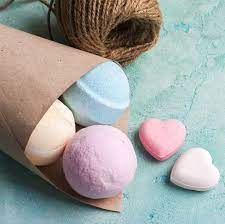 Handgemachte badekugeln sind ein wunderschönes geschenk für liebe menschen, können selbstverständlich aber auch selbst genutzt werden. Badekugeln Selber Machen So Geht S Brigitte De