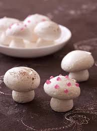 Photo De La Recette Petits Champignons En Meringue Pour Decor De Buche Recettes De Cuisine Noel Cuisine Repas Noel