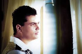 Amr Diab ورجعت من السفر دايب من الفراق مشتاق لعيون حبيبي فيسبوك