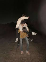 Hot summer nights/ best friends pinterest: Instagram Hp Grunge Photography Best Friends Aesthetic Friend Photoshoot
