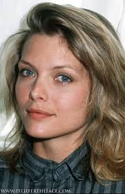 We could see from her old picture that she used to have thin lips which looked like a tiny line on her face. Michelle Pfeiffer At 25 Michelle Pfeiffer Blonde Actresses Beautiful Blonde