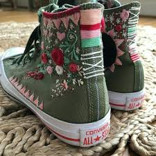 Since the canvas was set to converse, i knew the monogram would fit on the tongue of the shoes. Pin By Menna Elhout On åˆºç¹ Embroidery Shoes Embroidered Shoes Converse Design