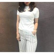 Model simpel dan elegan, dengan variasi model leher tinggi lebar, bisa di lipat,dan jahitan di bagian tengah, menambah cantik penampilan anda, cocok untuk di pakai dalam berbagai aktivitas. Jual Kaos Turtleneck Candy Atasan Kerah Tinggi Baju Kerah Tinggi Wanita 87 Js Di Lapak Jeshop Bukalapak