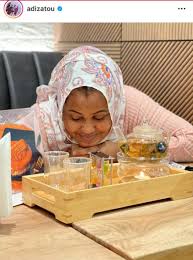 Hausawa al'umma ce dake zaune a arewa maso yammacin tarayyar nijeriya da kudu maso yammacin jamhuriyyar nijar. Duba Jerin Matan Kannywood Da Sukaje Dubai Hutu