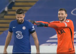 Hugo lloris almost swallowed a small brown dragonfly. Hugo Lloris Gives Olivier Giroud A Shove After Late Drama Chelsea News Chelseafc News