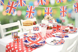 So that's it, ideas for food, drinks, music, decorations and activities for your next london/british/english themed party. How To Throw A London Themed Bridal Shower Southbound Bride