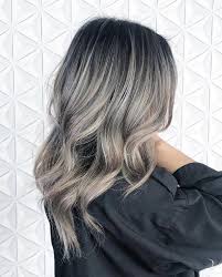 Caramel blonde highlights and lowlights with curls. Jn8rkhua1lxlqm
