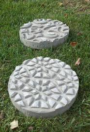 How To Make Diy Garden Stepping Stones The Garden Glove Stepping Stones Diy Garden Stepping Stones Concrete Diy
