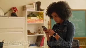 The never have i ever cast weighs in on team paxton vs. Apple Watch Worn By Lee Rodriguez As Fabiola In Never Have I Ever S01e08 Pissed Off Everyone I Know 2020