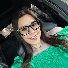 A man died after jumping from an Interstate 35 overpass in central Laredo,  authorities said.