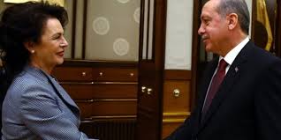 Orta öğretimine eski adıyla atatürk kız lisesi olan beşiktaş atatürk anadolu lisesi'ne devam ederken. Hulya Kocyigit Oldu Mu Karadeniz Gazetesi