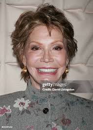 Director Jay Sandrich and actors Betty White, Mary Tyler Moore, Ed... News  Photo