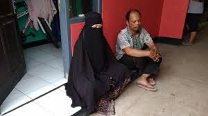 Check spelling or type a new query. Pengakuan Wanita Cianjur Yang Debat Polisi Tak Yakin Suami Terlibat Saya Rakit Bom Itu Tak Benar Halaman 2 Tribun Jabar