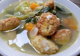 Dalam tiap bulatan bakso lo hoa sudah terdapat sayur wortel dan jamur kuping sehingga lebih lengkap gizinya dan cocok untuk variasi menu si buah hati. Resep Sop Bakso Tahu Enak Resep Enyak