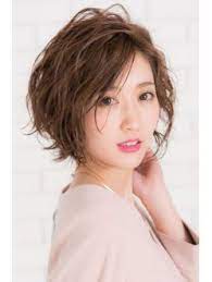 2021年冬 ショートの髪型 ヘアアレンジ 人気順 36ページ目 ホットペッパービューティー ヘアスタイル ヘアカタログ ヘアスタイリング 前下がりボブ パーマ 髪型