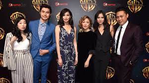 Crazy rich asians by kevin kwan has been reviewed by focus on the family's marriage and parenting magazine. Meet The Entire Cast Of Crazy Rich Asians And The Characters They Play Constance Wu Awkwafina Henry Golding And More Teen Vogue