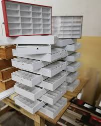 Cinta adalah bahasa hati yang sulit dijabarkan lewat tulisan maupun deskripsi tapi bisa dirasakan dan diwujudkan dalam tindakan. Puisi Cinta Yg Kian Lama Lai Lai Hardcore Collector Case Facebook