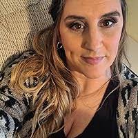 Danielle Hays's Instagram, Twitter & Facebook