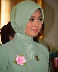 214.2 tuhatta seuraajaa, 499 seurattavaa, 606 julkaisua. Biodata Artis Betari Ayu