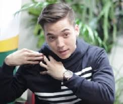 Artis indonesia dengan gaya rambut keren jeng modis. Model Potong Rambut Pria Artis Indonesia Gaya Foto