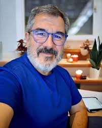 O lugar casa deve ser nosso refúgio, tranquilo harmônico e de paz, mas  vamos lembrar que nossa casa é o reflexo do que somos, por tanto vamos  cultivar nosso espírito em busca