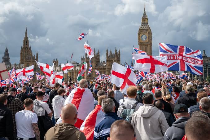 Thousands turn out for Tommy Robinson rally in central London