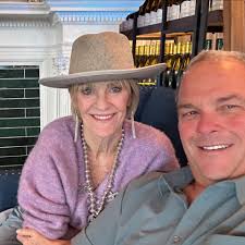 What are some nice restaurants in Estes Park for anniversary dinner?