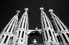 Das thema dieses fotos ist barcelona, schwarz und weiß, spanien. The Towerss Of The Sagrada Familia Basilica In Barcelona Schwarz Weiss