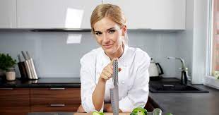 Polish graphic designer focused on brand identities editorial design, advertising and web design. Beata Sniechowska Swiadomy Konsument