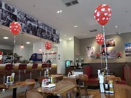 É possível criar uma decoração harmônica com vários tons juntos. Decoracao Do Dia Dos Namorados Loja Jockey Plaza Picture Of Johnny Rockets Curitiba Tripadvisor