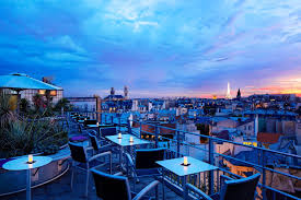 For Top Quality Cocktails And Panoramic Views There S No Place Better Than One Of The Best Rooftop Bars In Paris Tour Eiffel Paris Rooftops Best Rooftop Bars