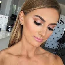 41 Best Natural Prom Makeup Ideas To Makes You Look Beautiful Addicfashion Amazing Wedding Makeup Natural Prom Makeup Wedding Makeup Tips