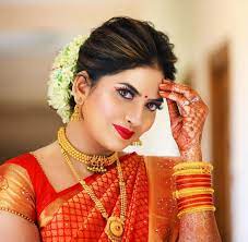 My Maharashtrian Bride Be Poojaagholap On Her Roka Ceremony Setting Maharashtri Pakistani Bridal Makeup Pakistani Bridal Makeup Hairstyles Bridal Makeup Looks