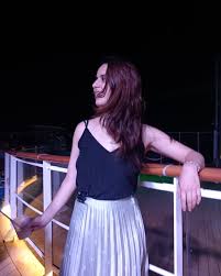 Los últimos recuerdos de un viaje precioso. ❤️GRACIAS A: @arturo.martinez.s  @maricarmen150114 @danamelissamartinez La fortuna de tenerlos como familia.  1. Playa 2. Familia juntitos 3. De fondo Santorini 4. Junto a la preciosa