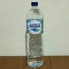 Air minum dalam kemasan merk aqua dijual dalam kemasan satuan yang beragam. Jual Air Mineral Aqua Botol Besar 1 5 Ltr Harga Satuan Jakarta Pusat M2f2 Shop Tokopedia