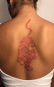 Les Plus Beaux Tatouages Realises A L Encre Rouge Red Ink Tattoos Red Tattoos Tattoos