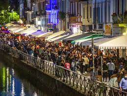 Corteo di taxi per le strade del centro di milano contro il coprifuoco deciso oggi da regione lombardia. Milano Il Coprifuoco Alle 23 Non Sblocca I Doppi Turni Ai Ristoranti Pero I Clienti Crescono Corriere It