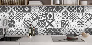 La crédence de cuisine, c'est un peu la touche finale, le petit plus qui vient réveiller la pièce et habiller le mur. 12 Idees Tendance De Credences Pour La Deco D Une Cuisine Blanche