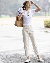 Uniqlo Indonesia On Instagram Menjalani Hari Yang Menyenangkan Dengan Outfit Kasual Uniqloindonesia Uniqlolifewear Uniqlotshirt Fashion Style Chic