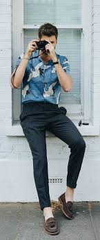 Tren fashion pria sekarang balik ke era 90 an mungkin tahu boyband atau public figure style icon dan sekarang jadi item item andalan jelas adi surantha di kawasan kuningan jakarta selatan baru baru ini. Nice Style Gaya Model Pakaian Pria Model Pakaian Pria Pakaian Kasual Pria