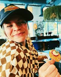 Hannah Weatherbee's Instagram, Twitter & Facebook