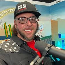 Beth Lytle's Instagram, Twitter & Facebook